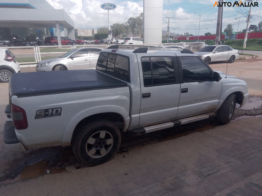 CHEVROLET S10 2.8 EXECUTIVE 4X4 CD 12V TURBO ELECTRONIC INTERCOOLER DIESEL 4P MANUAL