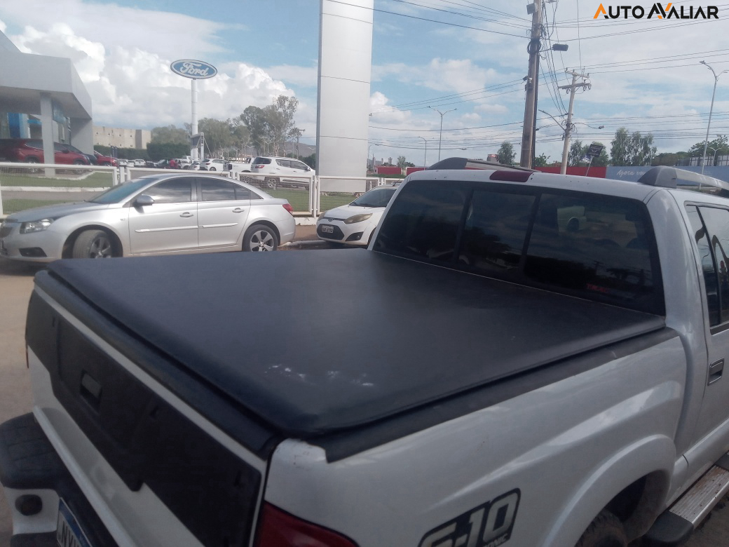 CHEVROLET S10 2.8 EXECUTIVE 4X4 CD 12V TURBO ELECTRONIC INTERCOOLER DIESEL 4P MANUAL