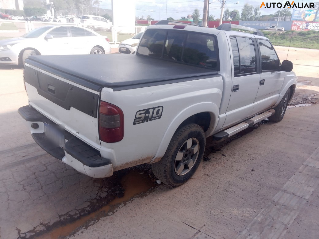 CHEVROLET S10 2.8 EXECUTIVE 4X4 CD 12V TURBO ELECTRONIC INTERCOOLER DIESEL 4P MANUAL