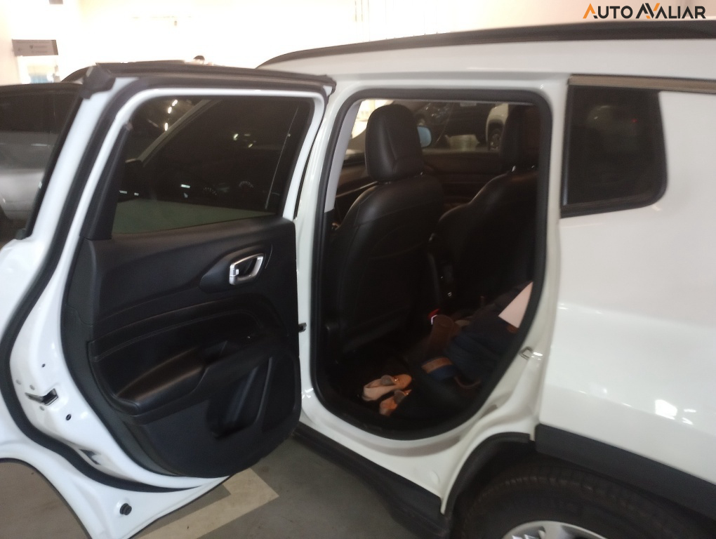 JEEP COMPASS 1.3 T270 TURBO FLEX LONGITUDE AT6