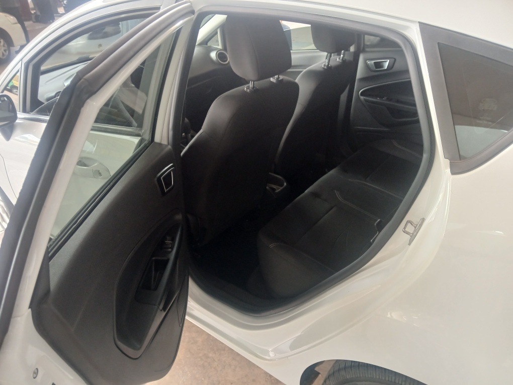 FORD FIESTA 1.6 SE HATCH 16V FLEX 4P POWERSHIFT