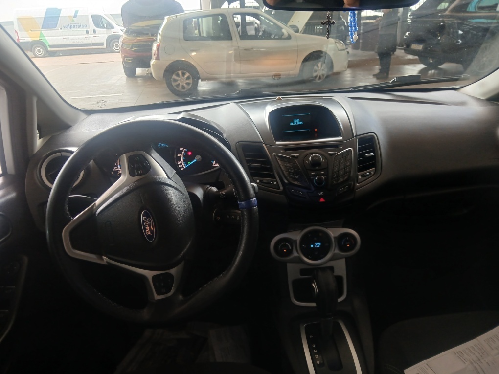 FORD FIESTA 1.6 SE HATCH 16V FLEX 4P POWERSHIFT