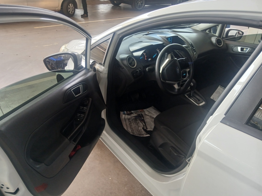 FORD FIESTA 1.6 SE HATCH 16V FLEX 4P POWERSHIFT