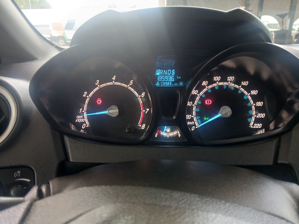 FORD FIESTA 1.6 SE HATCH 16V FLEX 4P POWERSHIFT