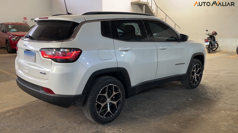 JEEP COMPASS 1.3 T270 TURBO FLEX LONGITUDE AT6