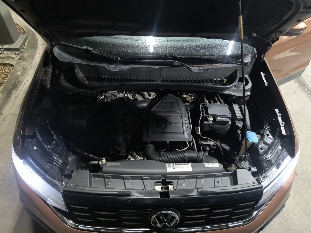 VOLKSWAGEN T-CROSS 1.0 200 TSI TOTAL FLEX COMFORTLINE AUTOMATICO