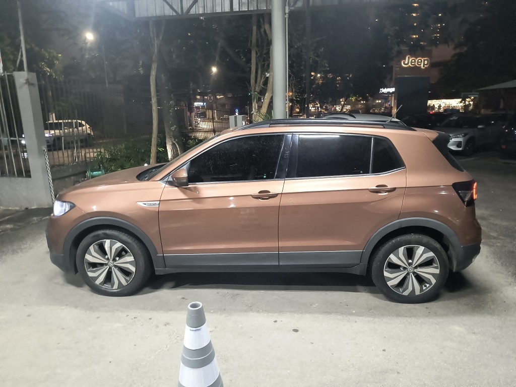 VOLKSWAGEN T-CROSS 1.0 200 TSI TOTAL FLEX COMFORTLINE AUTOMATICO