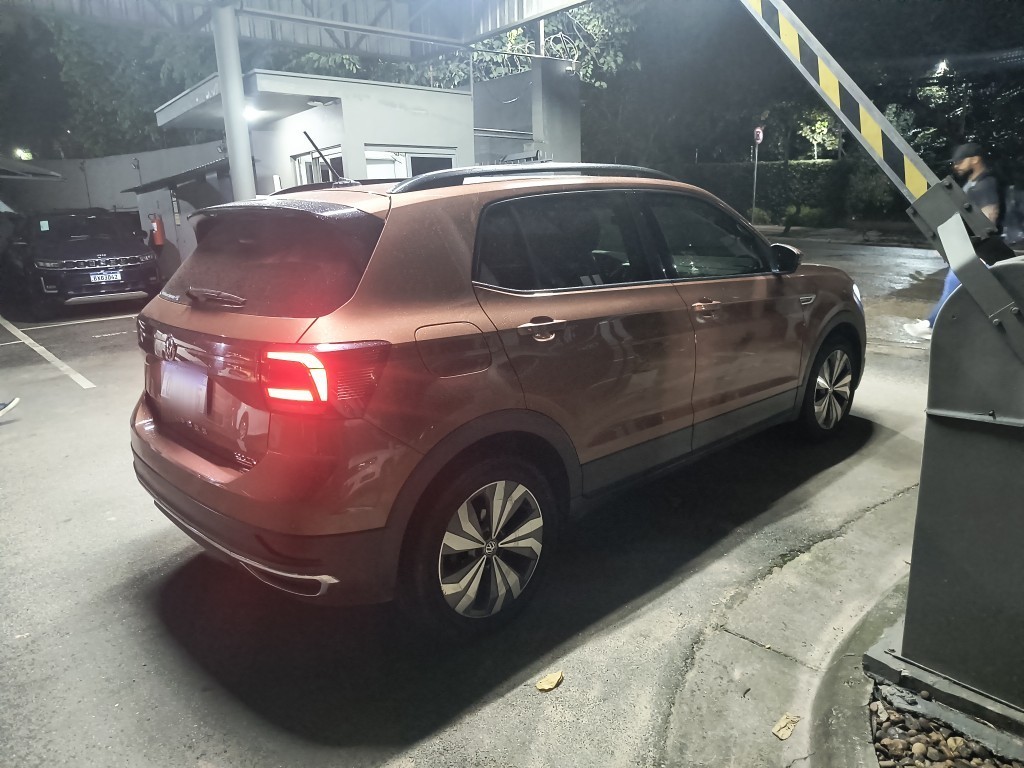 VOLKSWAGEN T-CROSS 1.0 200 TSI TOTAL FLEX COMFORTLINE AUTOMATICO