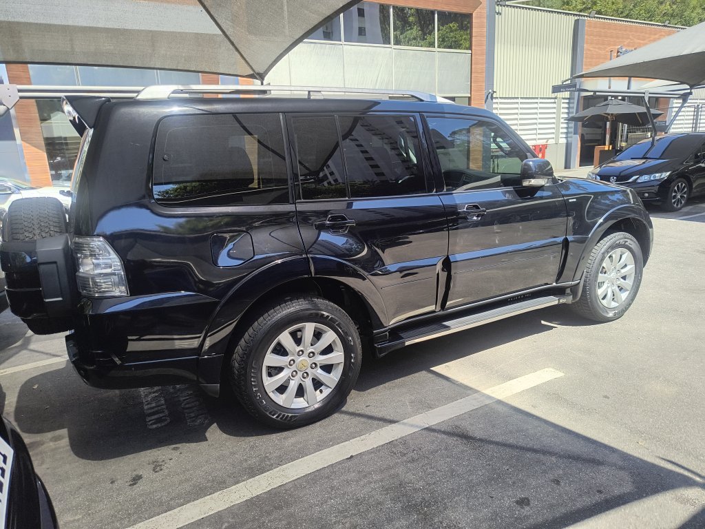 MITSUBISHI PAJERO FULL 3.8 HPE 4X4 V6 24V GASOLINA 4P AUTOMATICO MITSUBISHI PAJERO FULL 3.8 HPE 4X4 V6 24V GASOLINA 4P AUTOMATICO