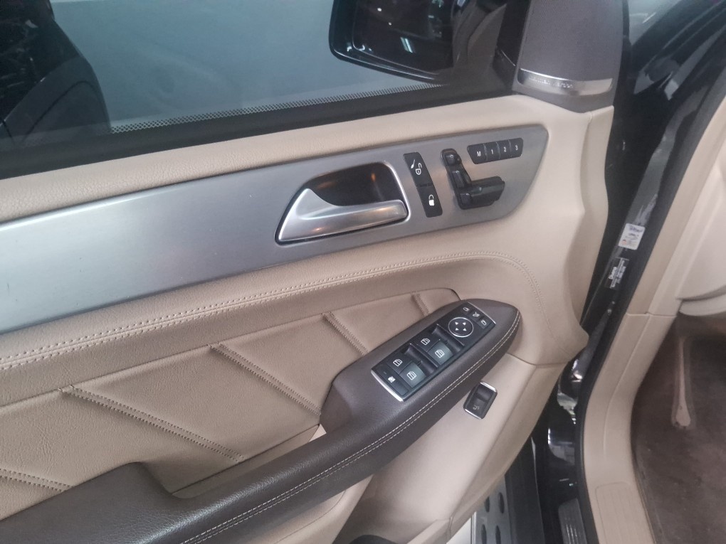 MERCEDES-BENZ ML 63 AMG AMG 4X4 5.5 V-8 BI-TB