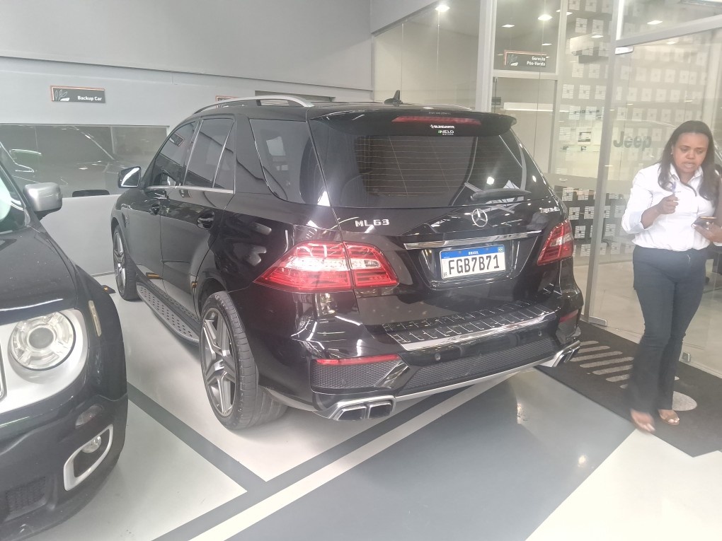 MERCEDES-BENZ ML 63 AMG AMG 4X4 5.5 V-8 BI-TB