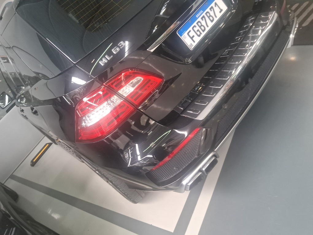 MERCEDES-BENZ ML 63 AMG AMG 4X4 5.5 V-8 BI-TB