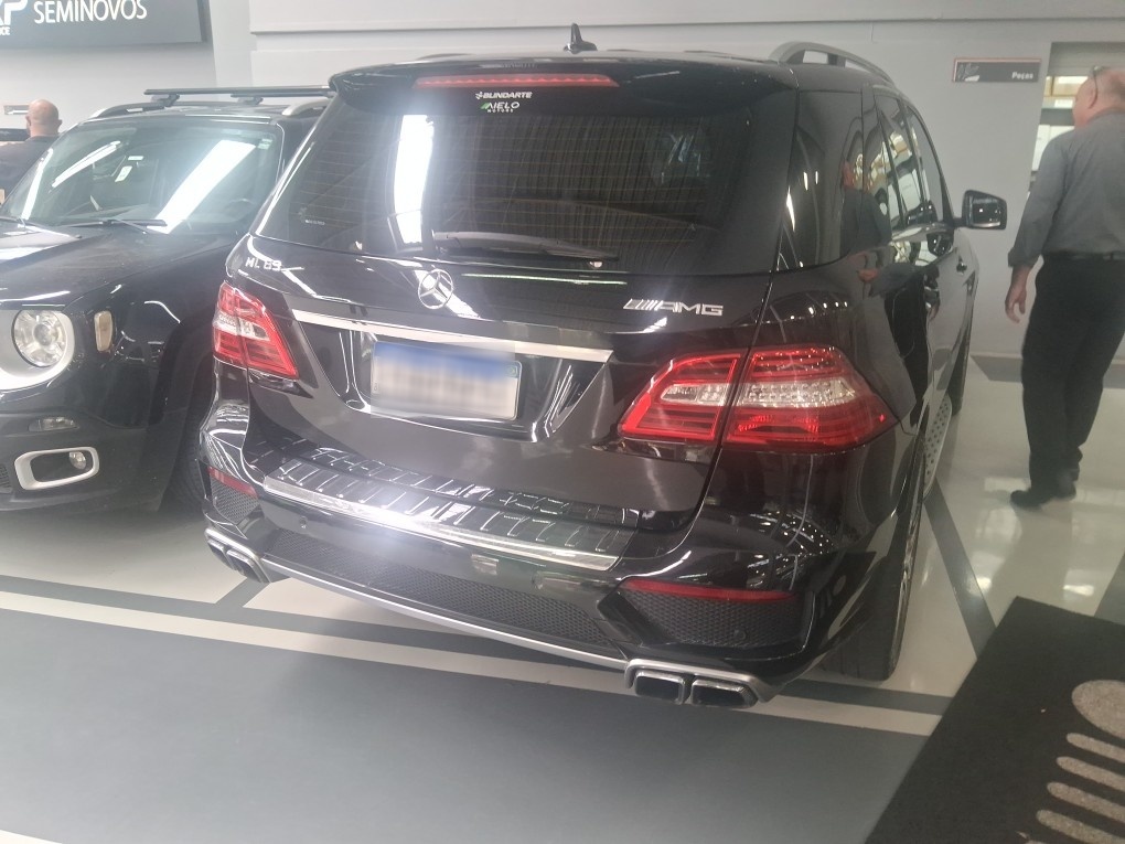 MERCEDES-BENZ ML 63 AMG AMG 4X4 5.5 V-8 BI-TB
