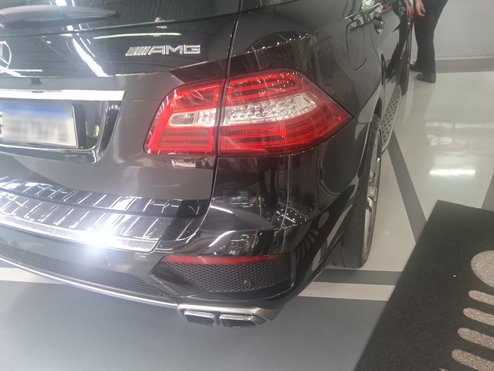 MERCEDES-BENZ ML 63 AMG AMG 4X4 5.5 V-8 BI-TB