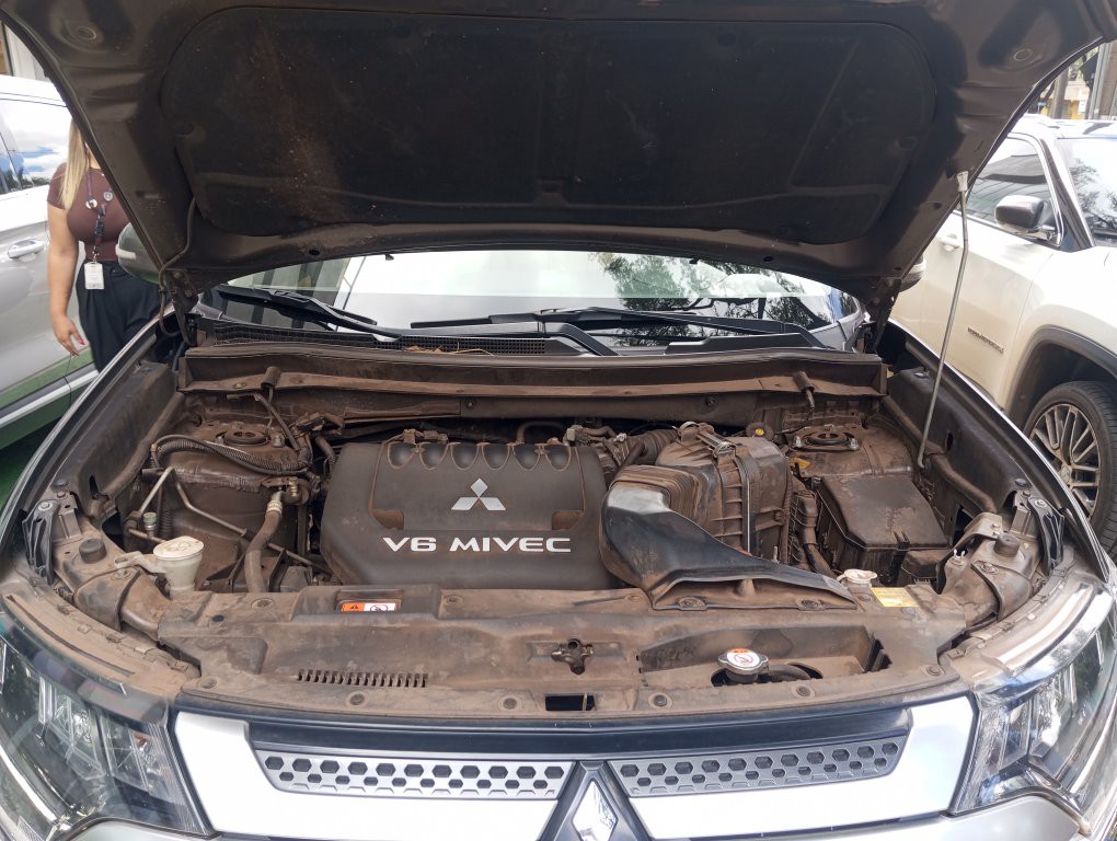 MITSUBISHI OUTLANDER 3.0 MIVEC V6 GASOLINA HPE-S AWD AUTOMATICO