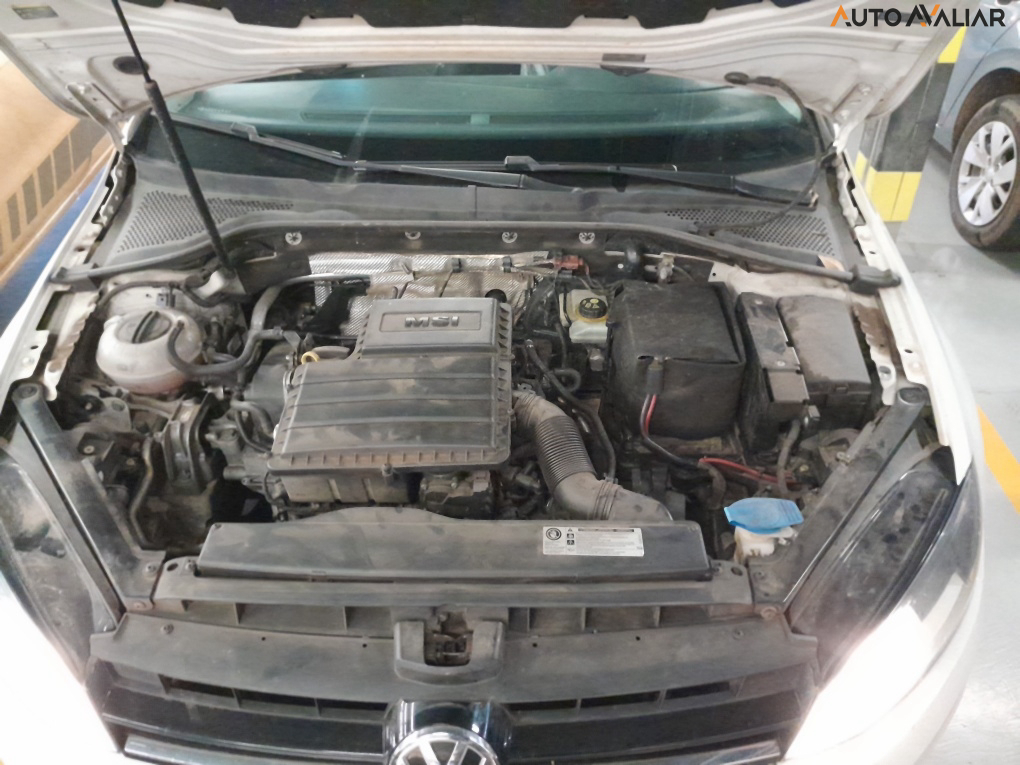 VOLKSWAGEN GOLF 1.6 MSI COMFORTLINE 16V TOTAL FLEX 4P TIPTRONIC
