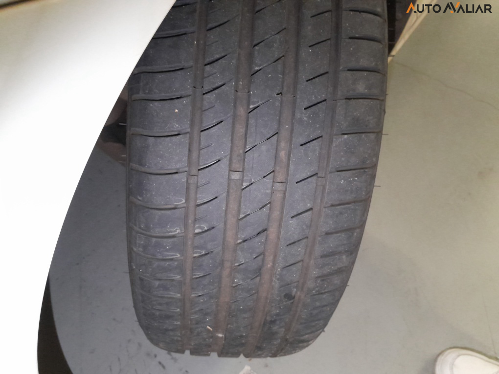 VOLKSWAGEN GOLF 1.6 MSI COMFORTLINE 16V TOTAL FLEX 4P TIPTRONIC