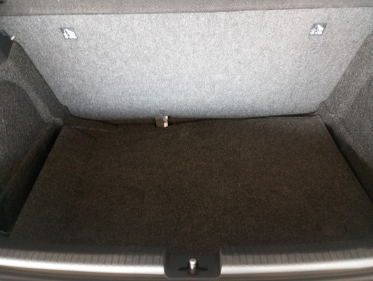 VOLKSWAGEN POLO 1.0 MPI MANUAL