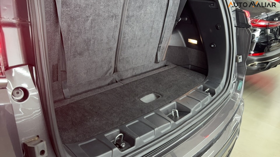 JEEP COMMANDER 2.0 HURRICANE 4 TURBO GASOLINA OVERLAND AT9