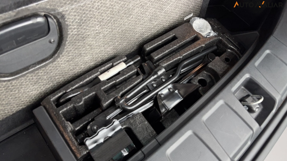 JEEP COMMANDER 2.0 HURRICANE 4 TURBO GASOLINA OVERLAND AT9