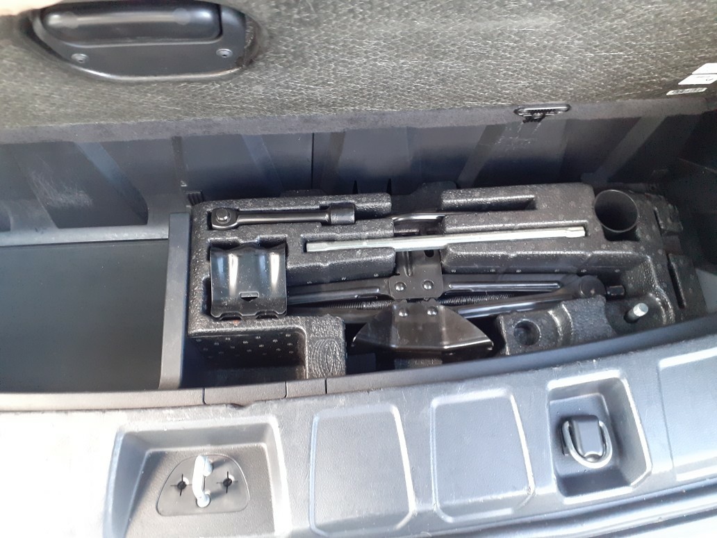 JEEP COMMANDER 2.0 TD380 TURBO DIESEL OVERLAND AT9