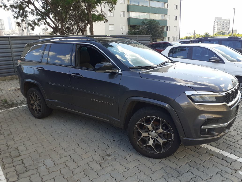 JEEP COMMANDER 2.0 TD380 TURBO DIESEL OVERLAND AT9