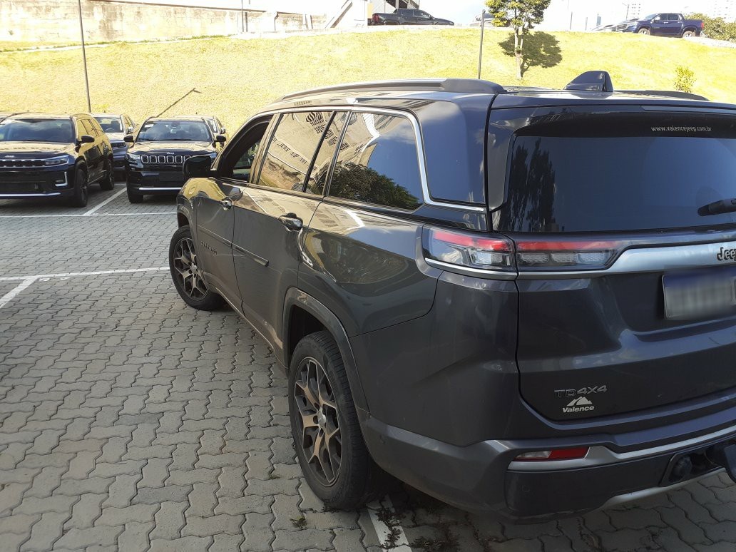 JEEP COMMANDER 2.0 TD380 TURBO DIESEL OVERLAND AT9