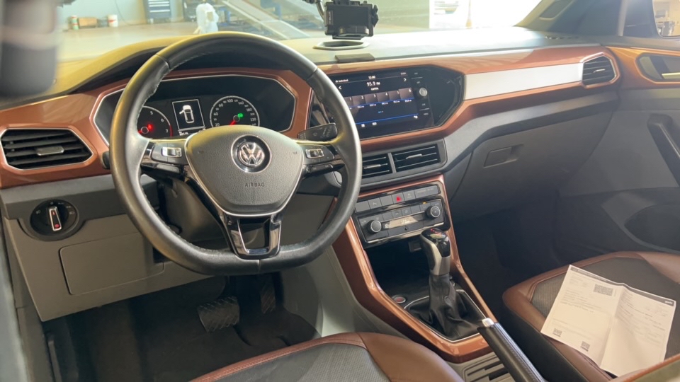 VOLKSWAGEN T-CROSS 1.0 200 TSI TOTAL FLEX COMFORTLINE AUTOMATICO