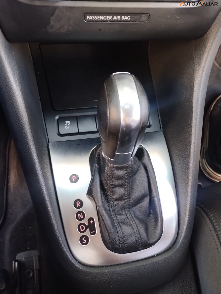 VOLKSWAGEN JETTA 2.5(TIPTR.)