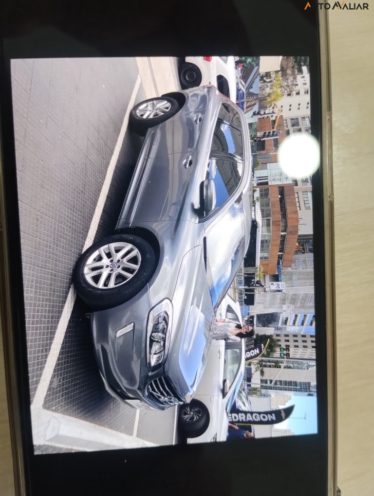 VOLVO XC60 2.0 T5 MOMENTUM GASOLINA 4P AUTOMATICO