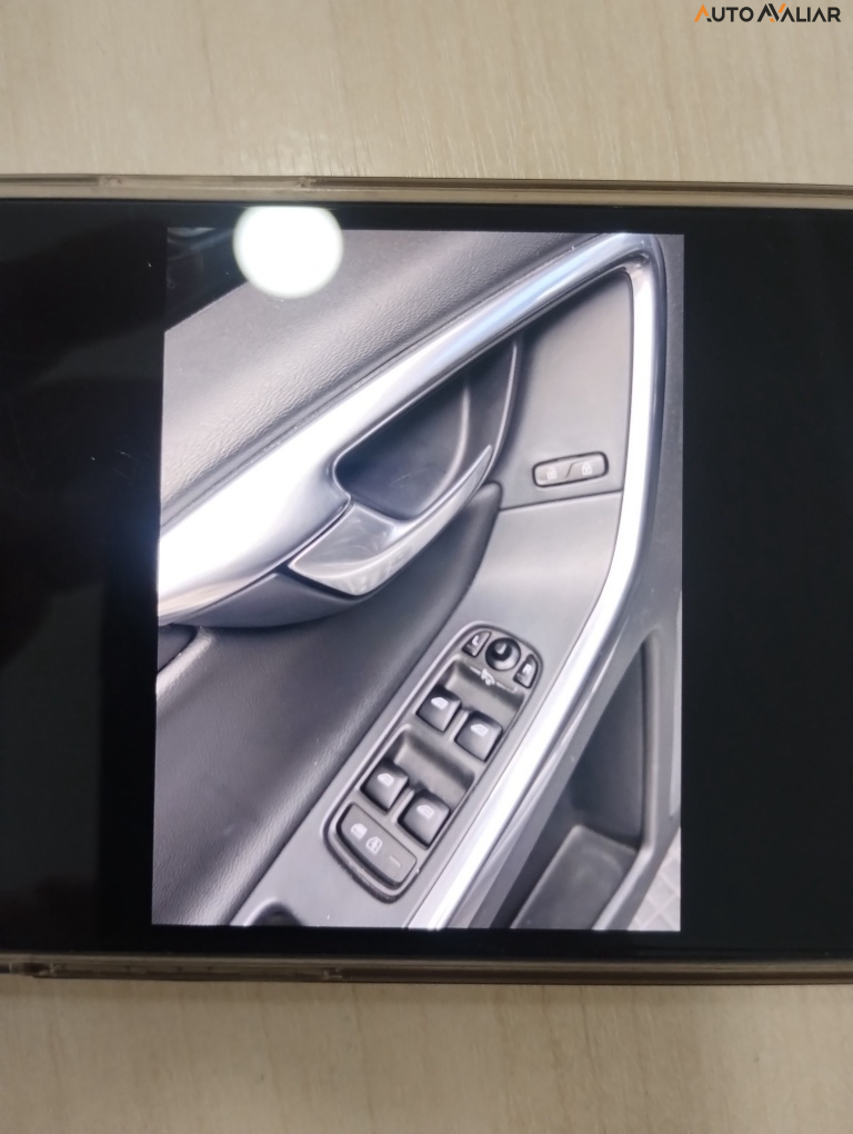 VOLVO XC60 2.0 T5 MOMENTUM GASOLINA 4P AUTOMATICO