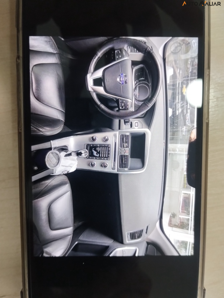 VOLVO XC60 2.0 T5 MOMENTUM GASOLINA 4P AUTOMATICO