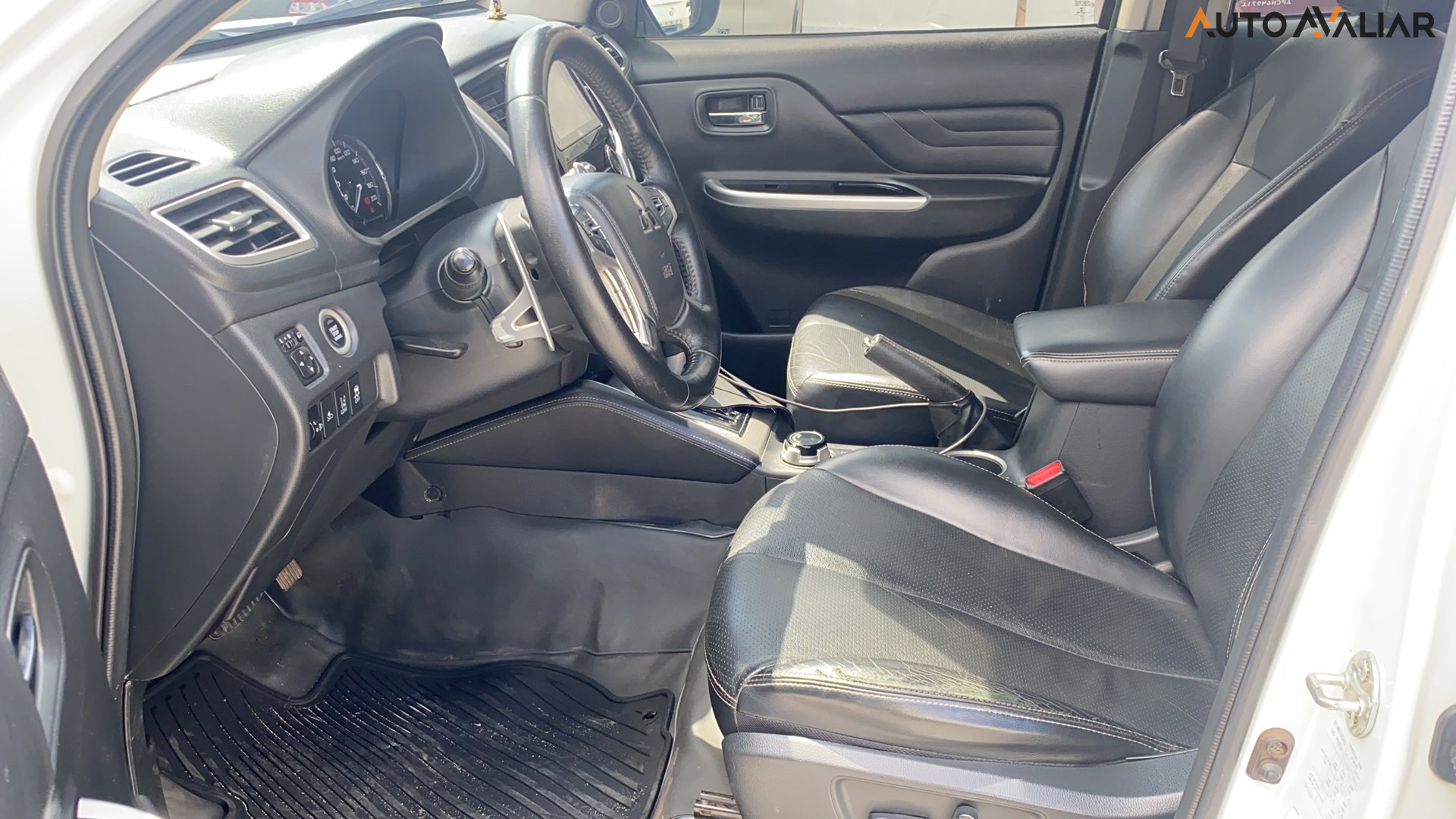 MITSUBISHI L200 TRITON  2.4 16V TURBO DIESEL SPORT HPE-S CD 4P 4X4 AUTOM&Aacute;TICO