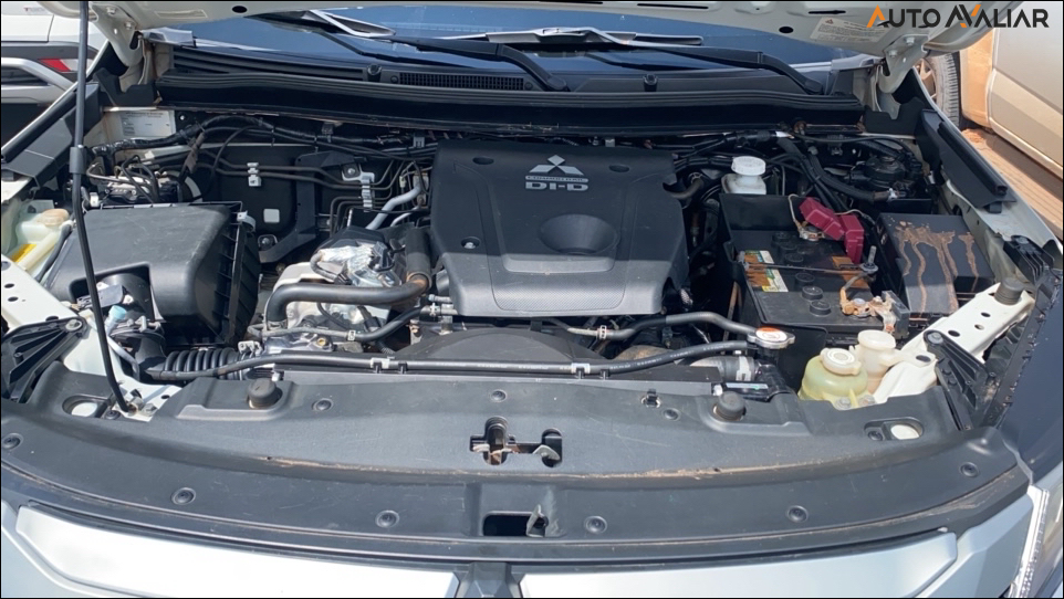 MITSUBISHI L200 TRITON  2.4 16V TURBO DIESEL SPORT HPE-S CD 4P 4X4 AUTOM&Aacute;TICO