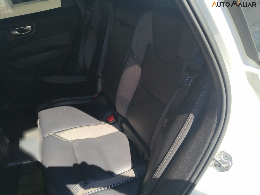 VOLVO XC60 2.0 T8 RECHARGE R-DESIGN AWD GEARTRONIC