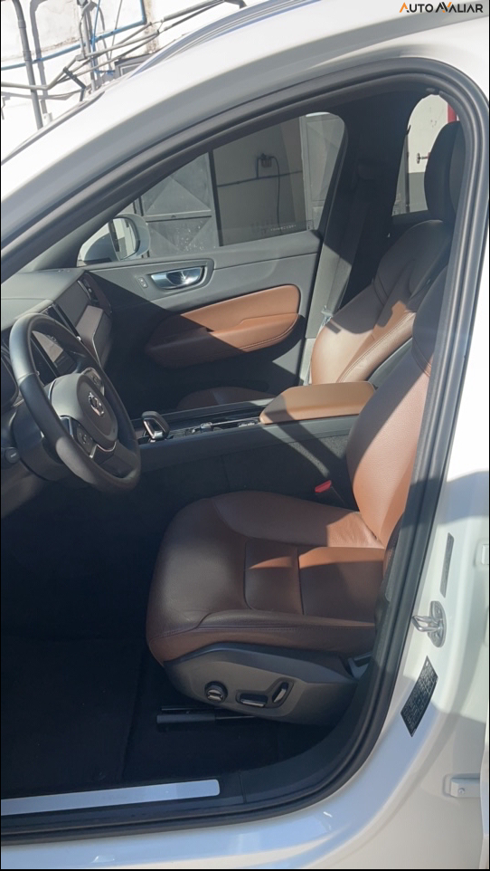 VOLVO XC60 2.0 T8 RECHARGE PLUS AWD GEARTRONIC