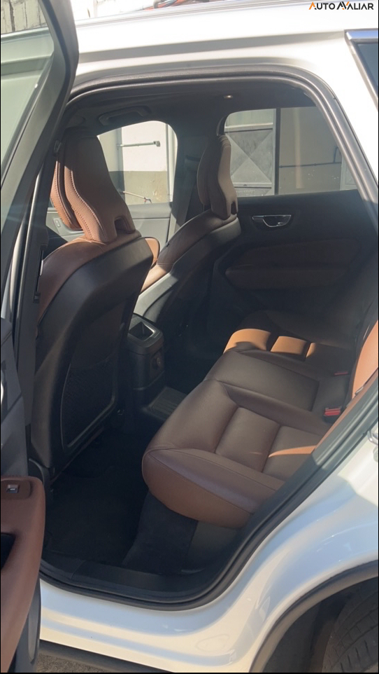 VOLVO XC60 2.0 T8 RECHARGE PLUS AWD GEARTRONIC