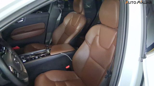 VOLVO XC60 2.0 T8 RECHARGE PLUS AWD GEARTRONIC