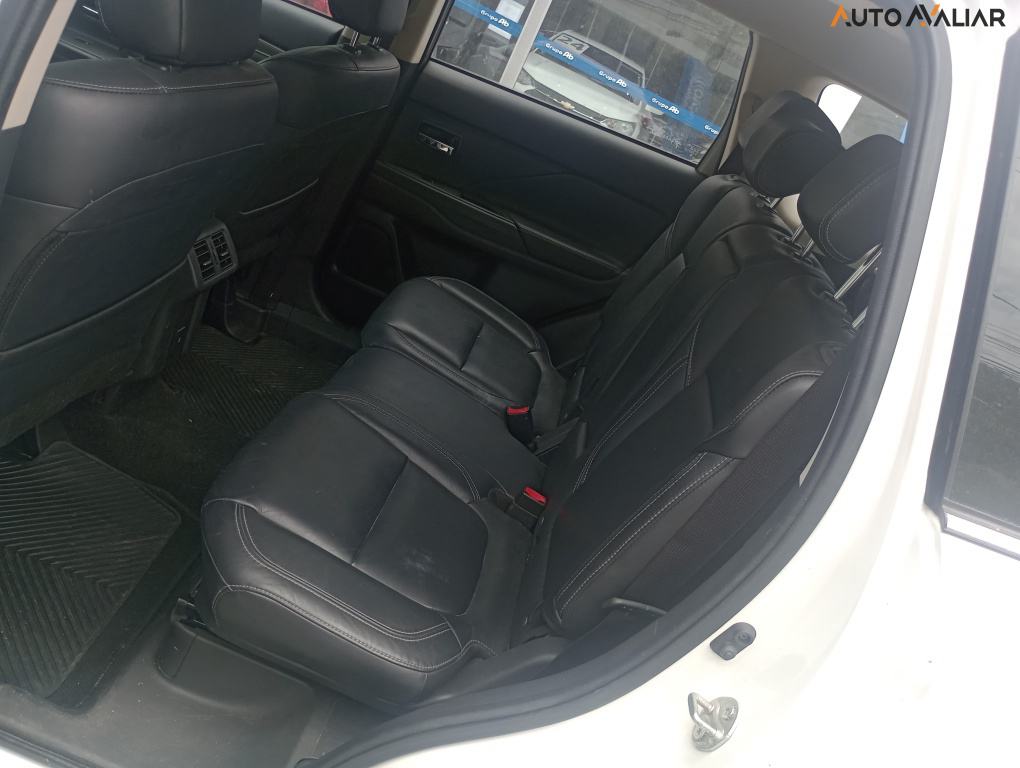 MITSUBISHI OUTLANDER 2.2 MIVEC DI-D DIESEL HPE-S AWD AUTOMATICO