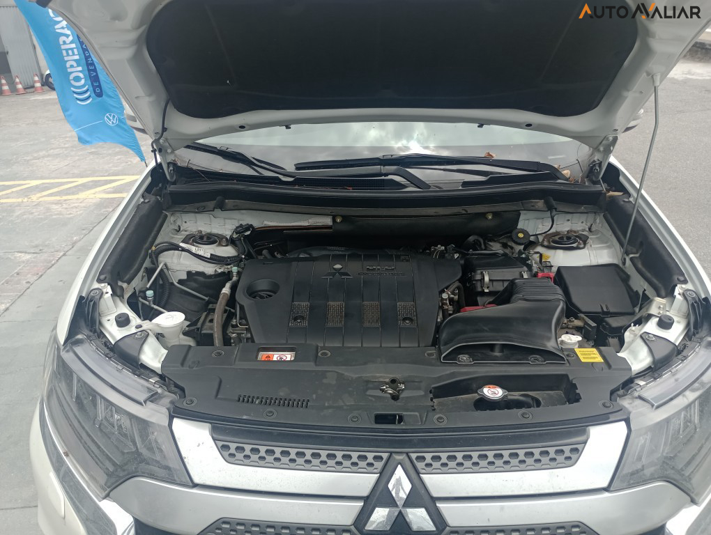 MITSUBISHI OUTLANDER 2.2 MIVEC DI-D DIESEL HPE-S AWD AUTOMATICO