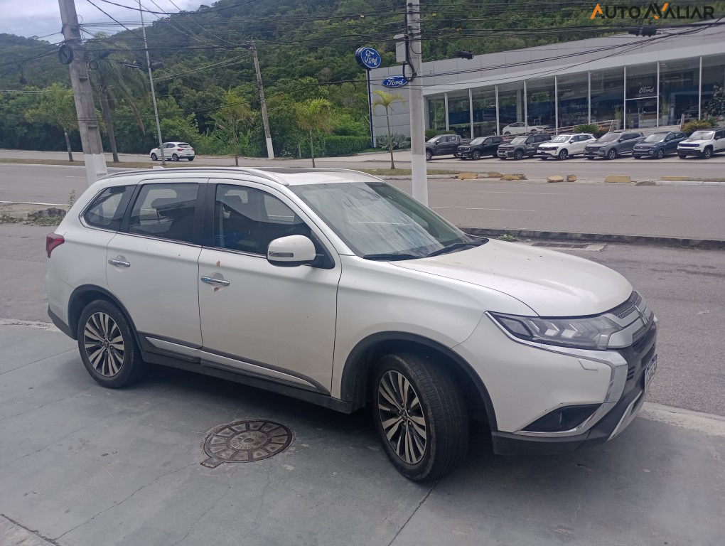 MITSUBISHI OUTLANDER 2.2 MIVEC DI-D DIESEL HPE-S AWD AUTOMATICO