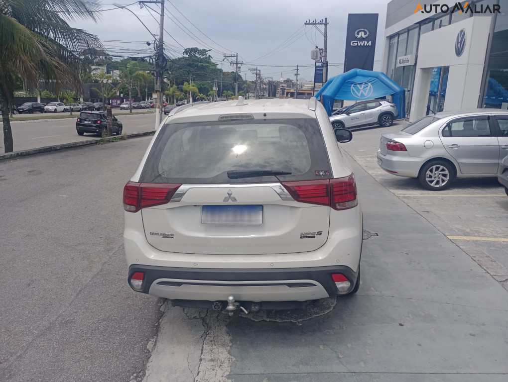 MITSUBISHI OUTLANDER 2.2 MIVEC DI-D DIESEL HPE-S AWD AUTOMATICO