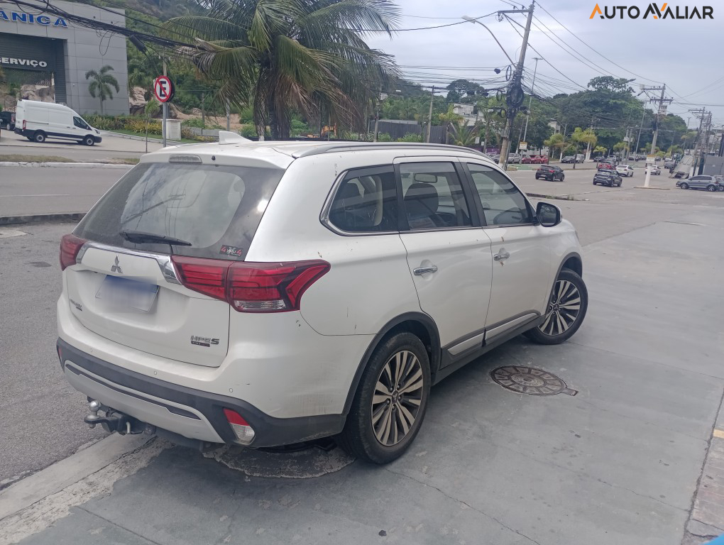 MITSUBISHI OUTLANDER 2.2 MIVEC DI-D DIESEL HPE-S AWD AUTOMATICO