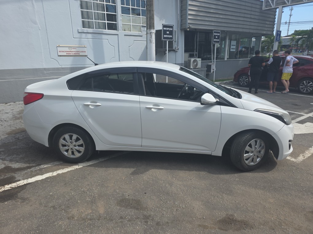 HYUNDAI HB20S 1.6 COMFORT PLUS 16V FLEX 4P MANUAL