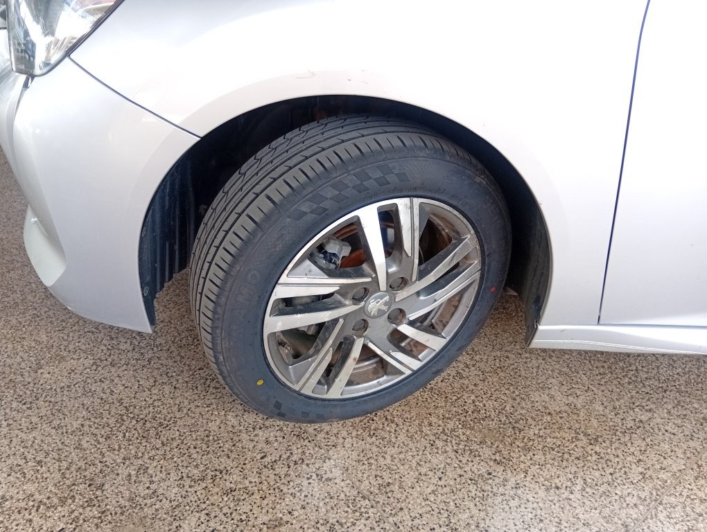 PEUGEOT 208 1.6 16V FLEX ALLURE AT6