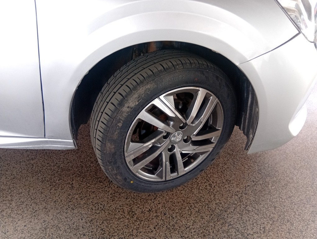 PEUGEOT 208 1.6 16V FLEX ALLURE AT6