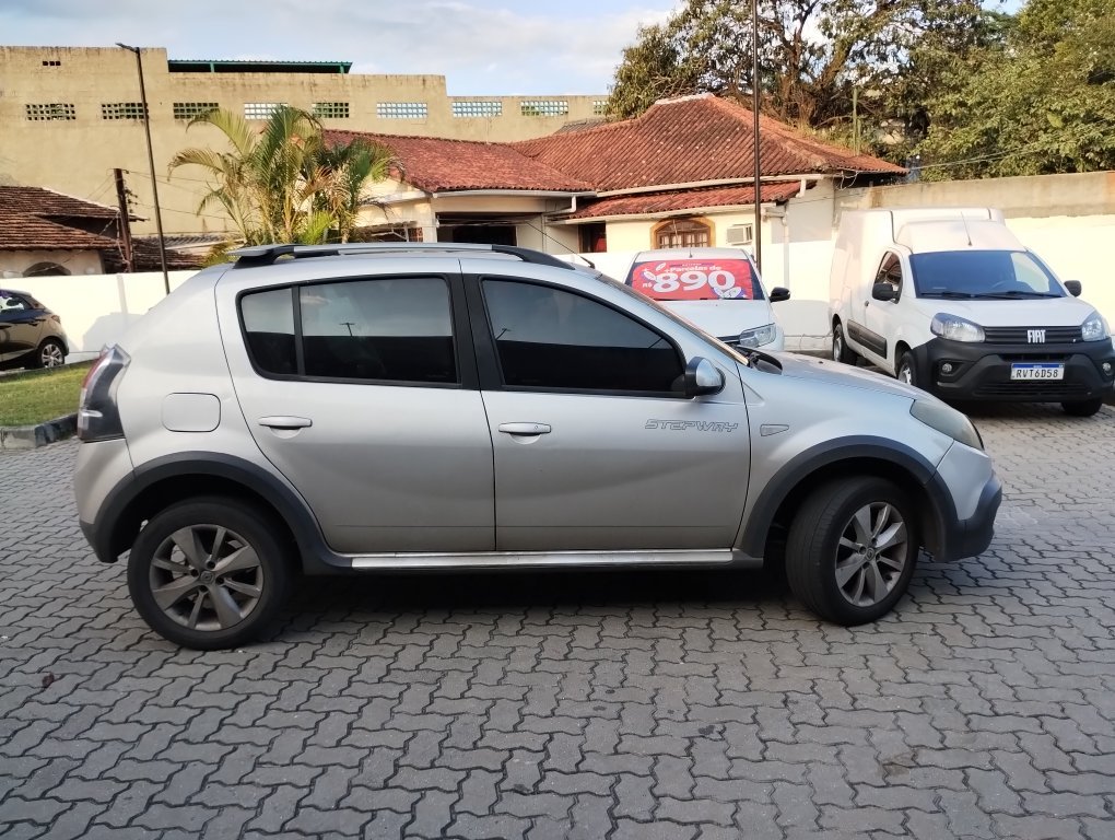 RENAULT SANDERO 1.6 STEPWAY 16V FLEX 4P AUTOMATICO