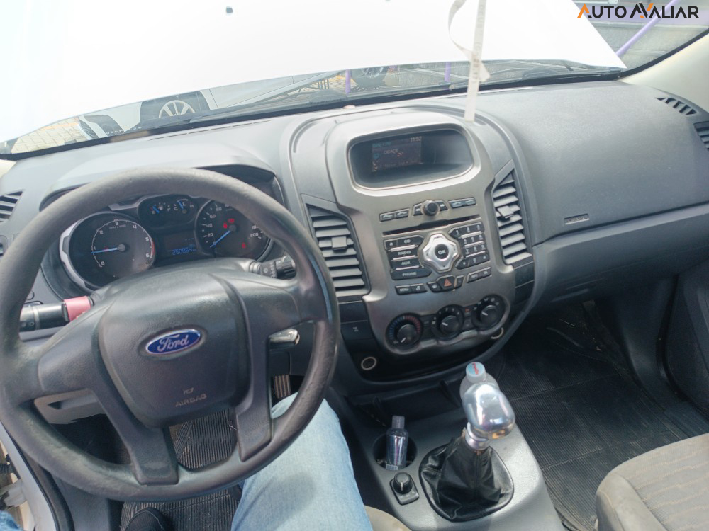 FORD RANGER 3.2 XLS 4X4 CS 20V DIESEL 2P MANUAL