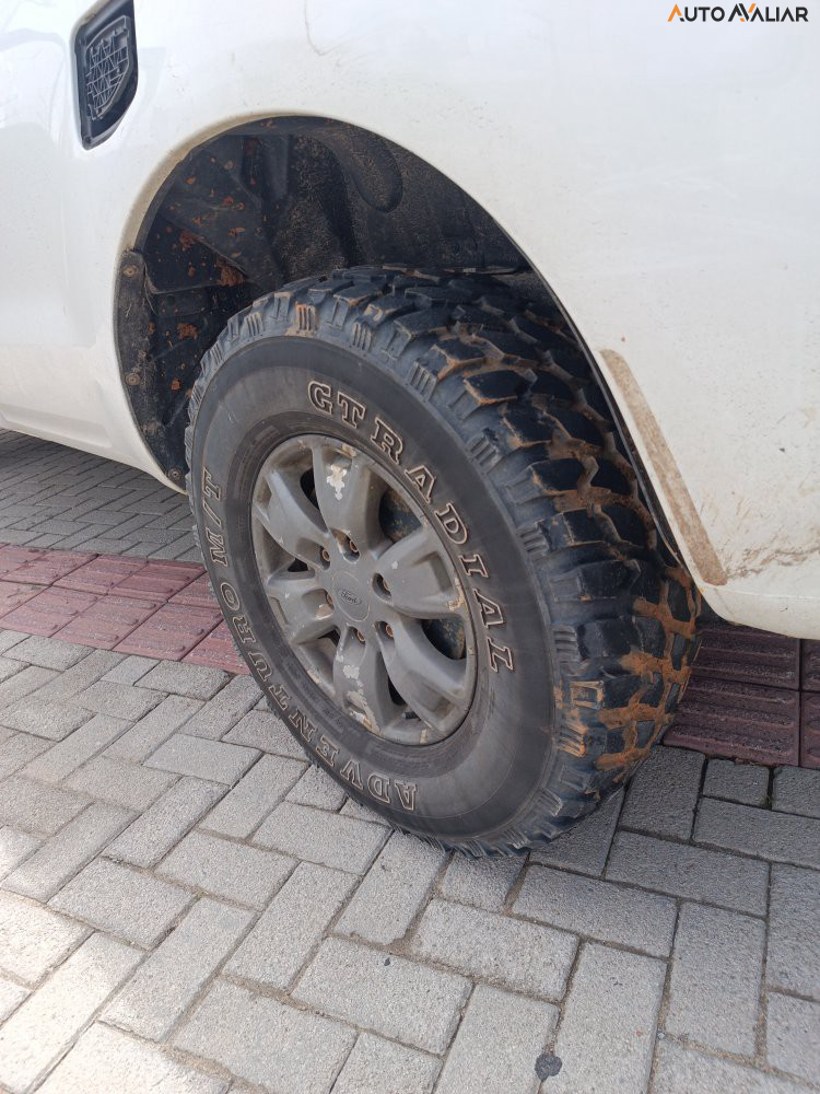 FORD RANGER 3.2 XLS 4X4 CS 20V DIESEL 2P MANUAL