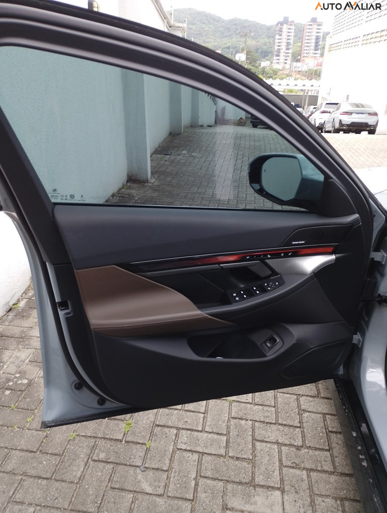 BMW 530E 2.0 TWINPOWER PHEV M SPORT AUTOM&Aacute;TICO